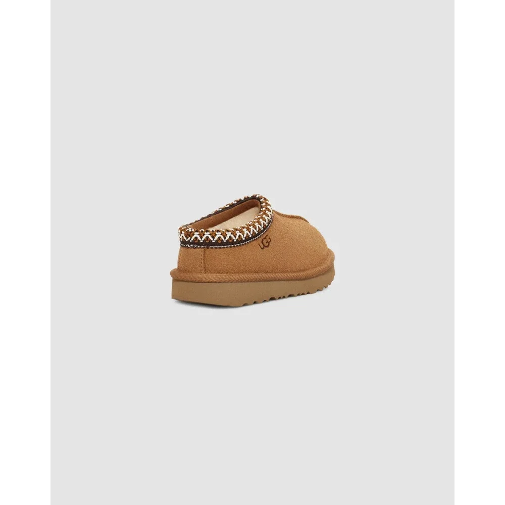 UGG detail slip model